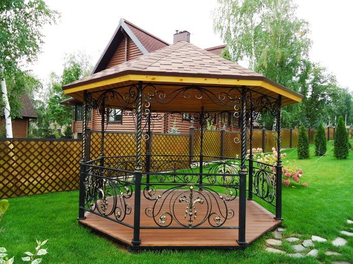 красивая кованая беседка