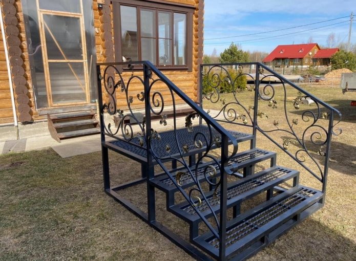 готовое кованое крыльцо