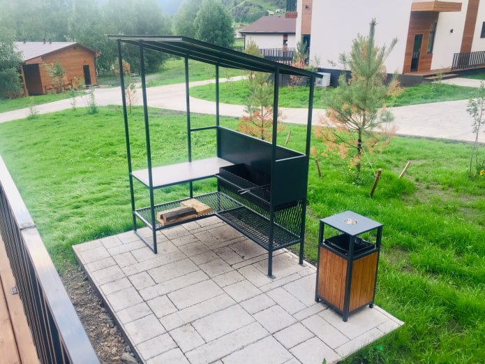 маленький мангал на даче