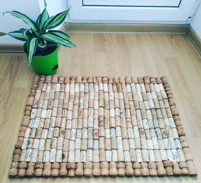 коврик для ног из пробок
